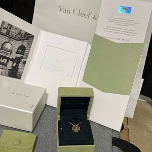 Vintage Alhambra pendant Rose Gold Grey Mother of Pearl